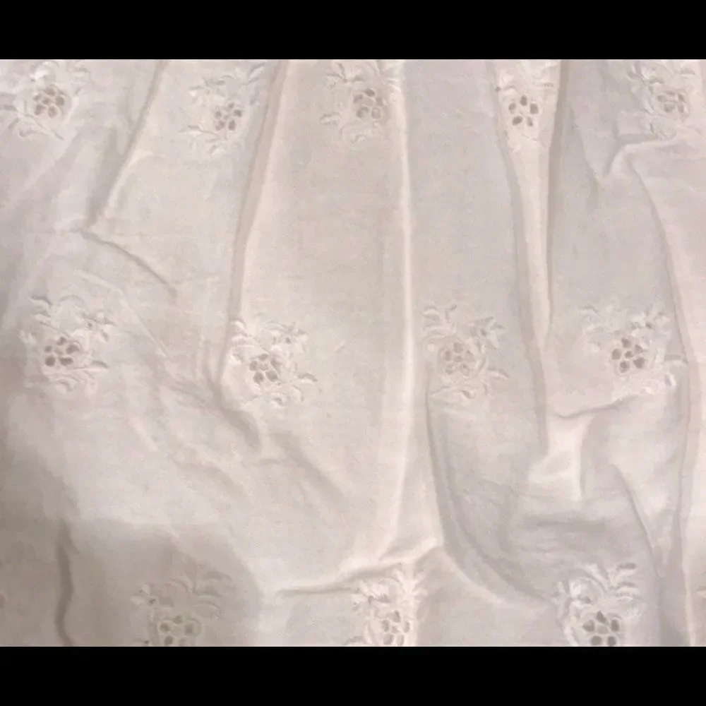 A pea in the pod white skirt